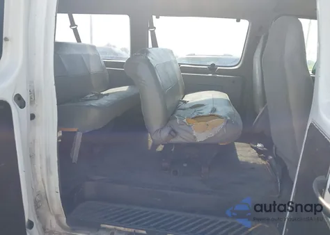 2001 Ford E-350 Super Duty Xl/Xlt z USA, uszkodzony, nr VIN 1FBSS31L01HB65101